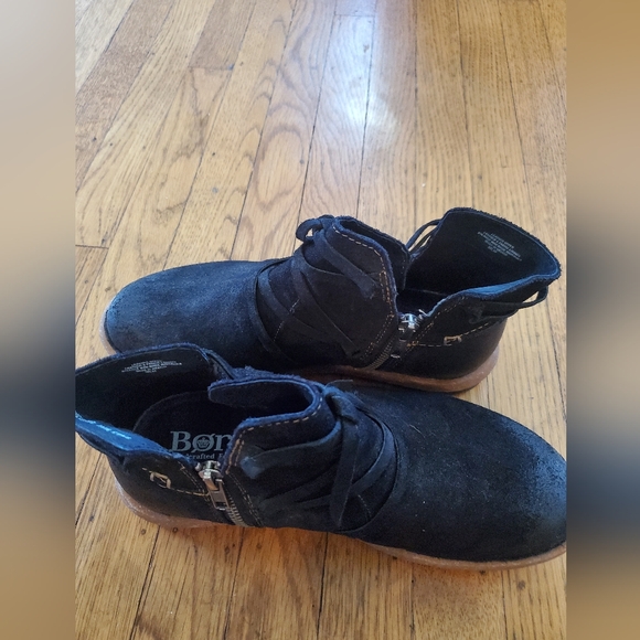 Born Tarkiln Black Suede Ankle Booties Size 9 - Picture 3 of 6